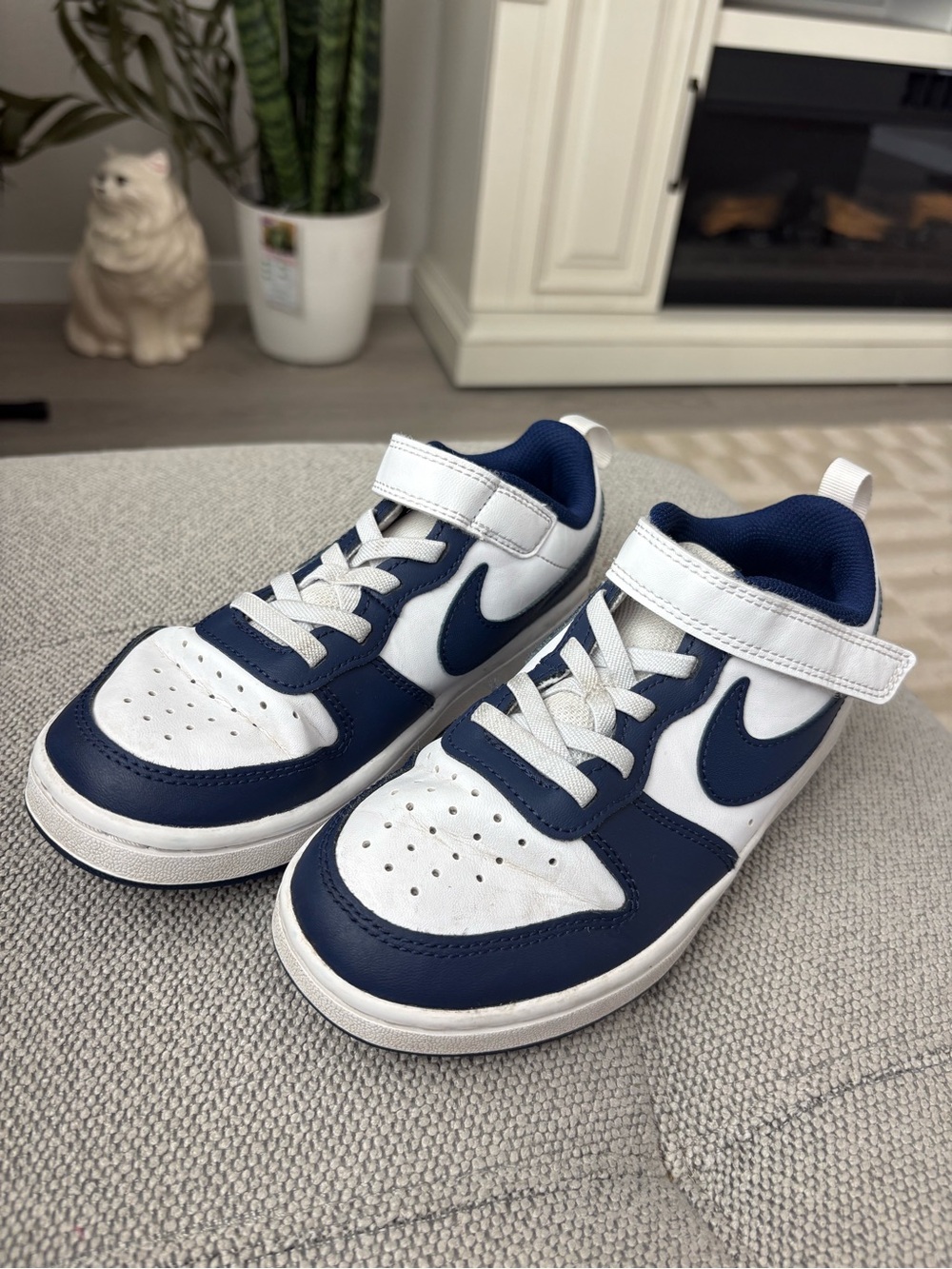 Nike Kids Navy and White Hook-and-Loop Sneakers